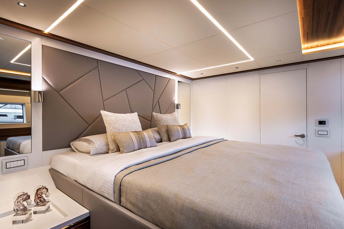 Аренда катамарана на солнечных батареях Vision F Yacht ATRAVERSIA во Франции